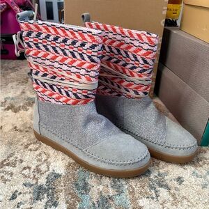 Toms Grey Suede Ankle Boots with Red & Navy Knit Cuffs